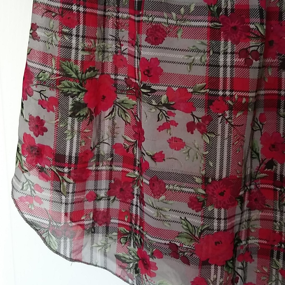 3/4 sleeve float floral top - Picture 2 of 4